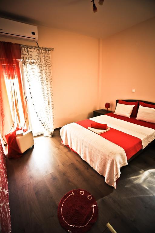 הרסוניסוס Home Suites חדר תמונה