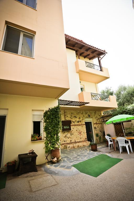 הרסוניסוס Home Suites חדר תמונה