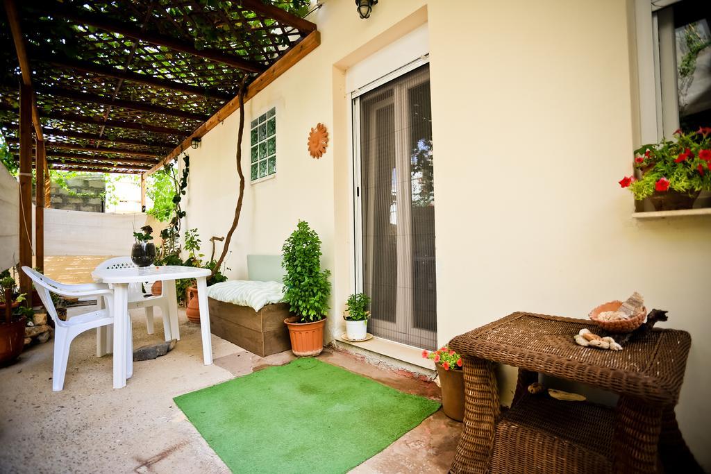 הרסוניסוס Home Suites חדר תמונה