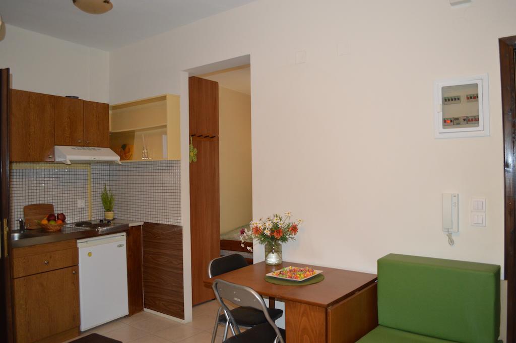 הרסוניסוס Home Suites חדר תמונה