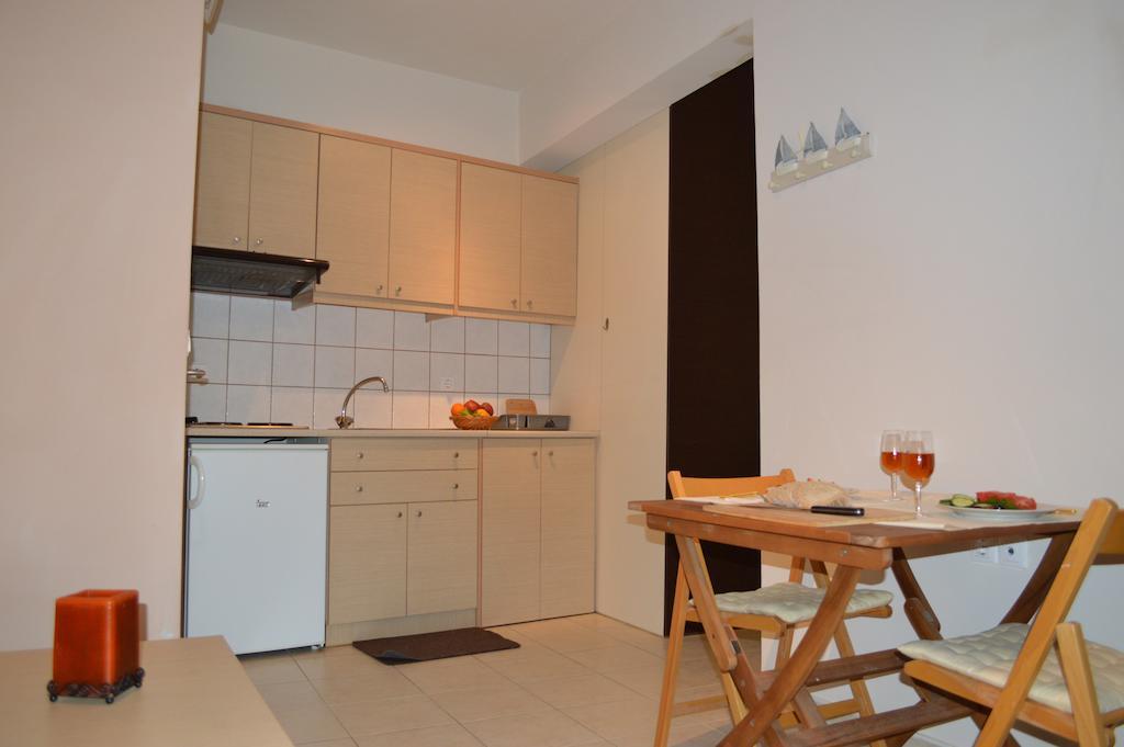 הרסוניסוס Home Suites חדר תמונה